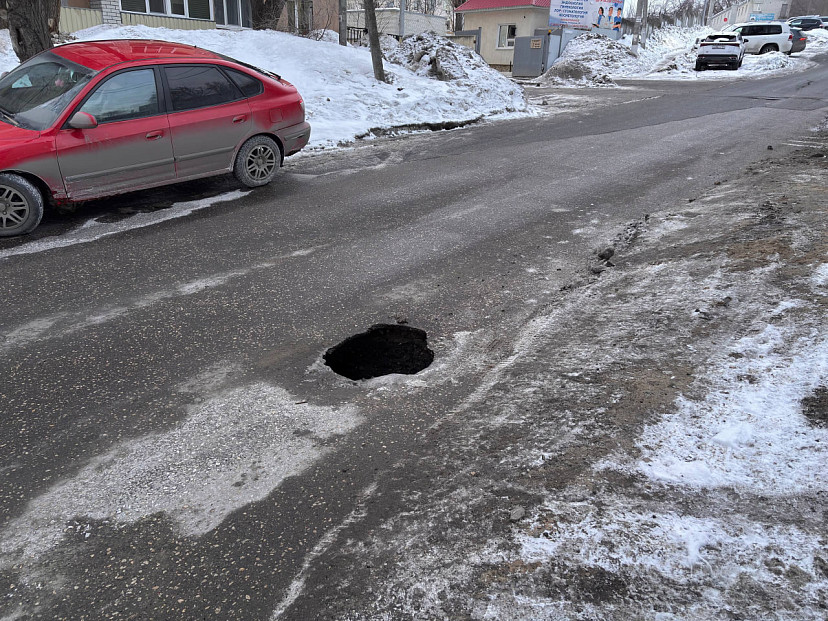 Саратовцев предупредили о провале на дороге